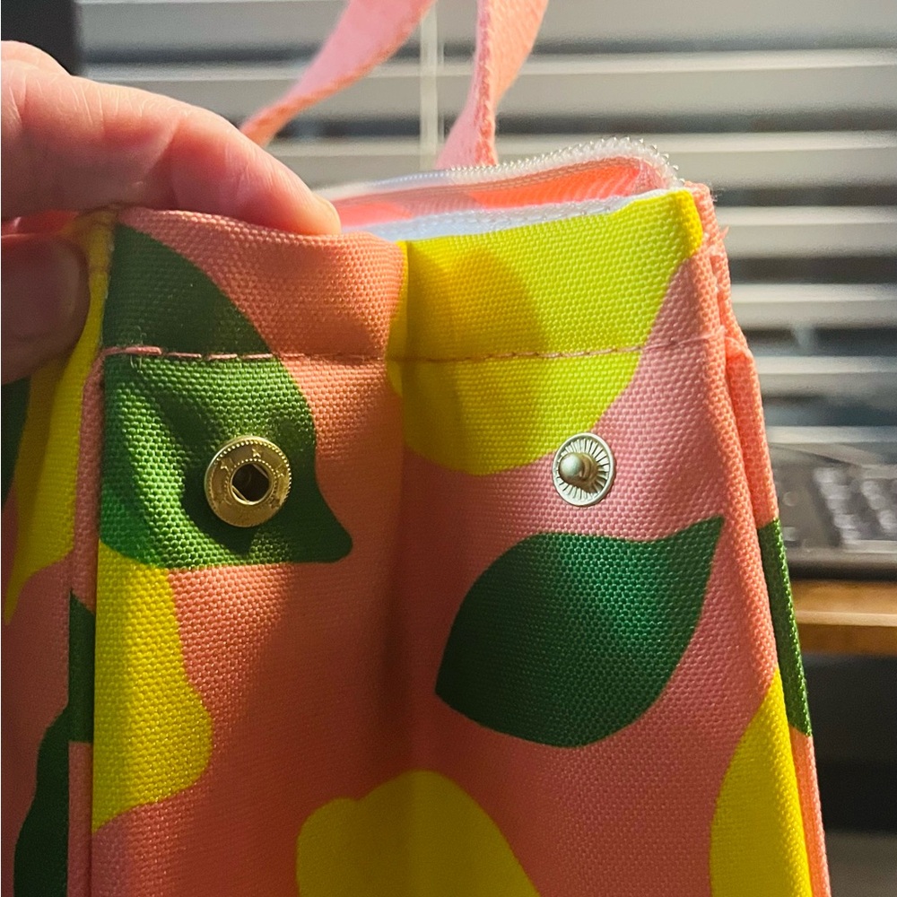 Kate Spade Pink Lemon Print Insulated Lunch Bag - NWOT 10inches x 9inches - Picture 6 of 7